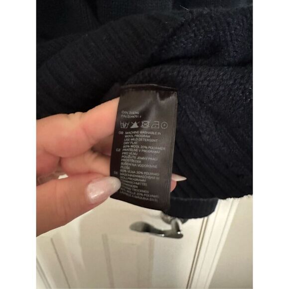 Men’s navy blue V-neck sweater - LOGG - ￼ label of greeted goods by H&M size L￼ - Picture 4 of 7